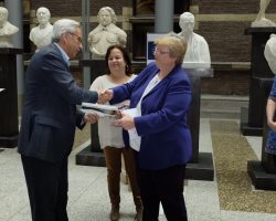 Overhandiging boek Ouder van mijn ouders